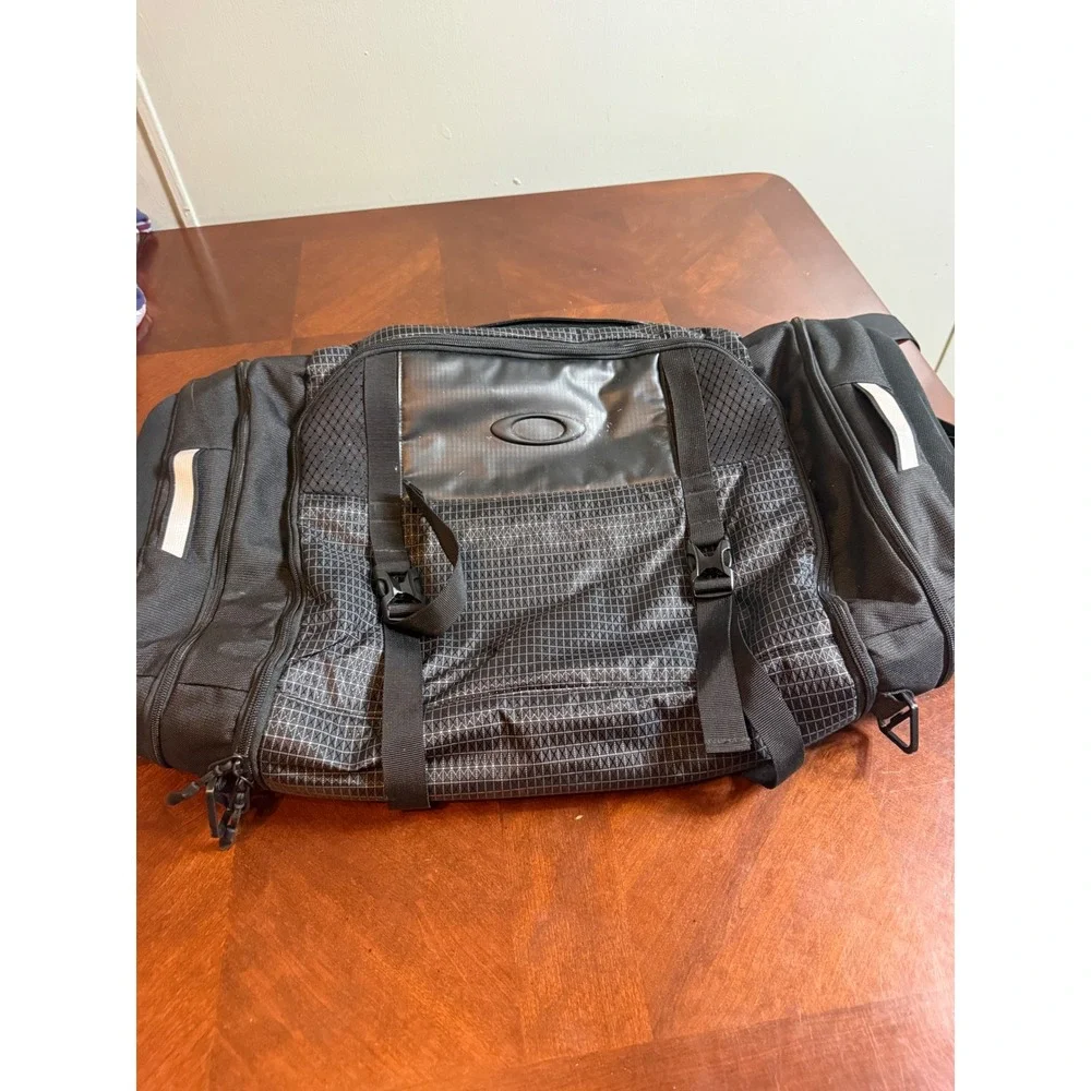 Oakley Black Grid Ripstop Tactical Duffel Bag Large Travel Gym Bag Reflective